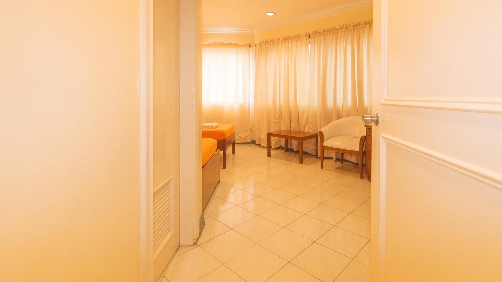 Royal Am Rei Hotel By Reddoorz Bacolod Exterior foto