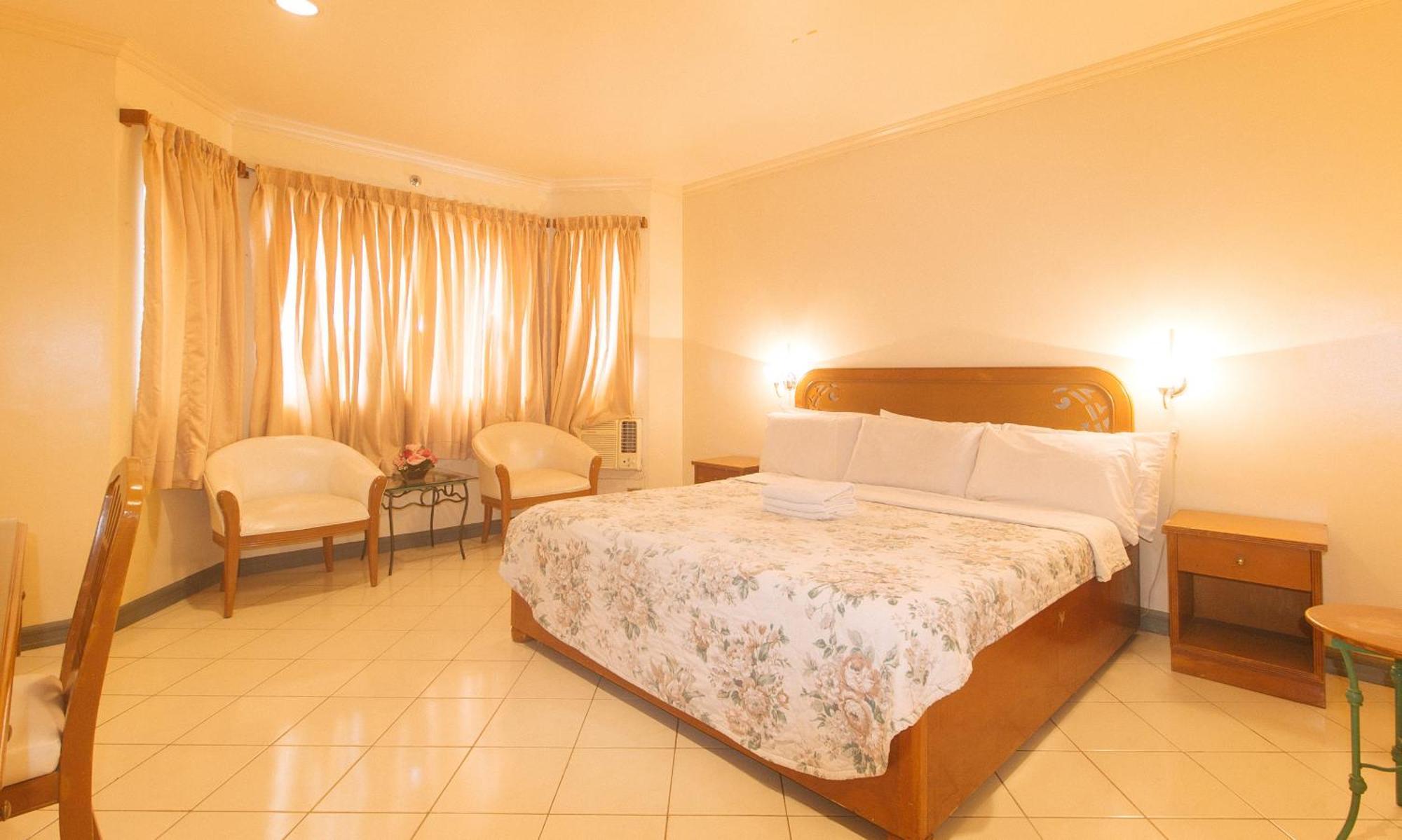 Royal Am Rei Hotel By Reddoorz Bacolod Exterior foto