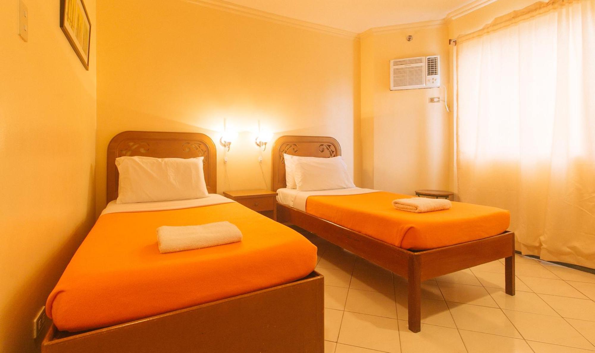 Royal Am Rei Hotel By Reddoorz Bacolod Exterior foto