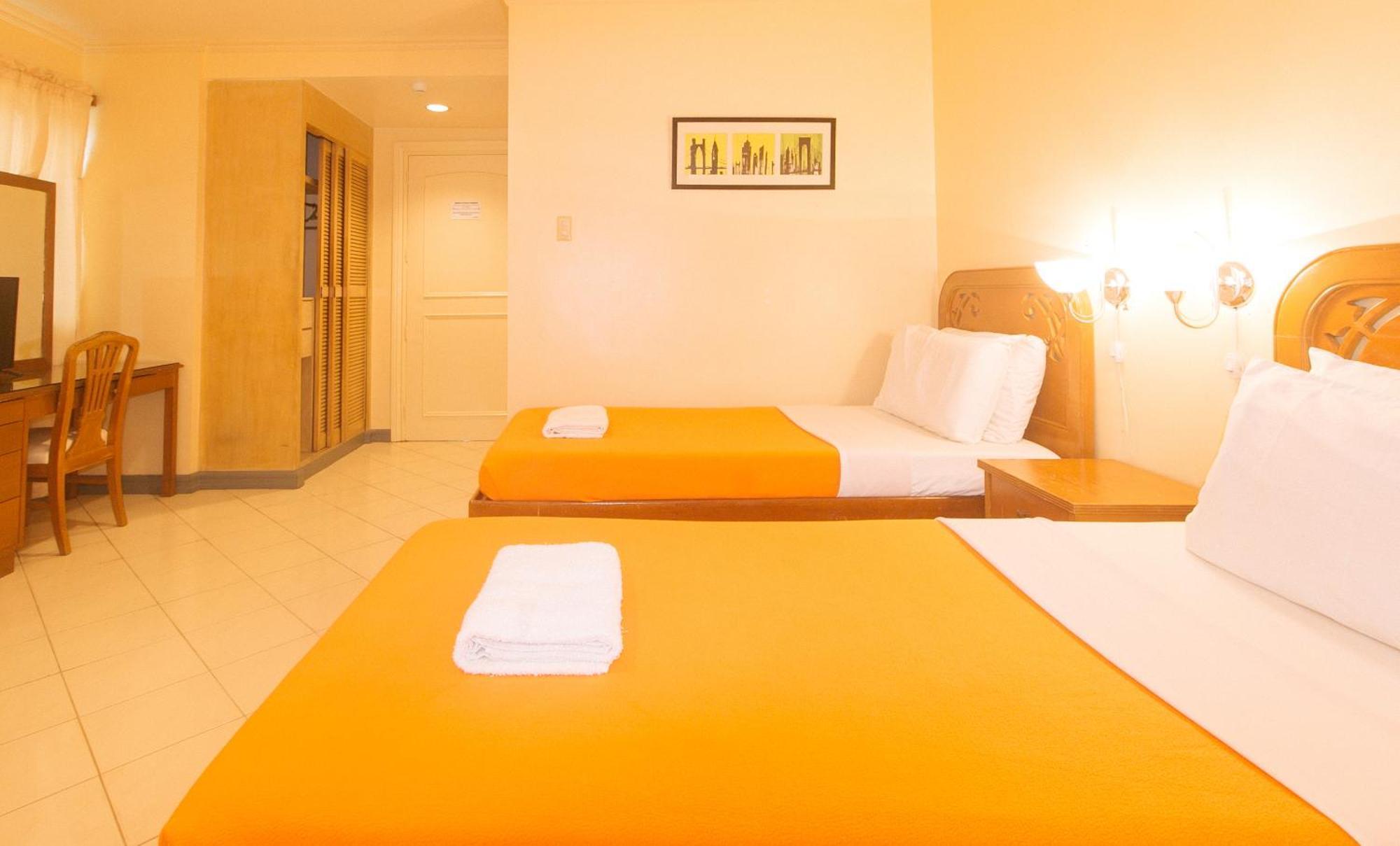 Royal Am Rei Hotel By Reddoorz Bacolod Exterior foto