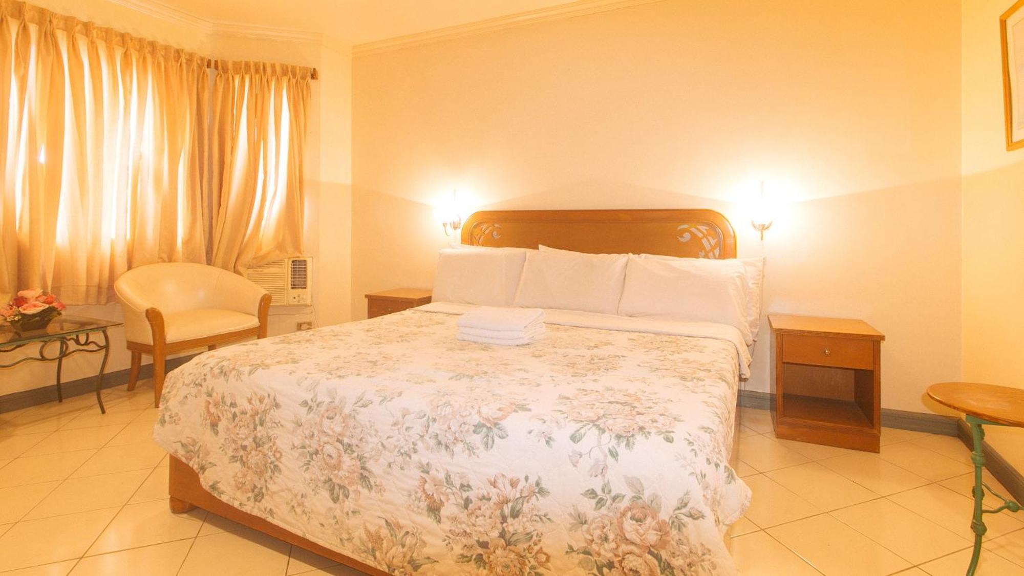 Royal Am Rei Hotel By Reddoorz Bacolod Exterior foto