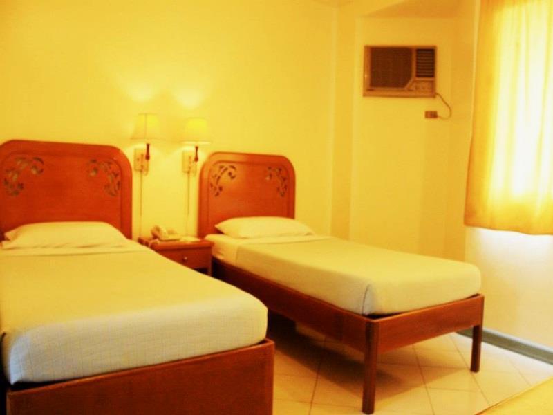 Royal Am Rei Hotel By Reddoorz Bacolod Exterior foto